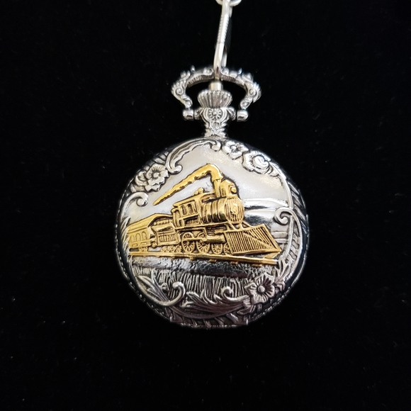 NEW Silver and Gold Textured Quartz Train Pocket Watch - Picture 1 of 7